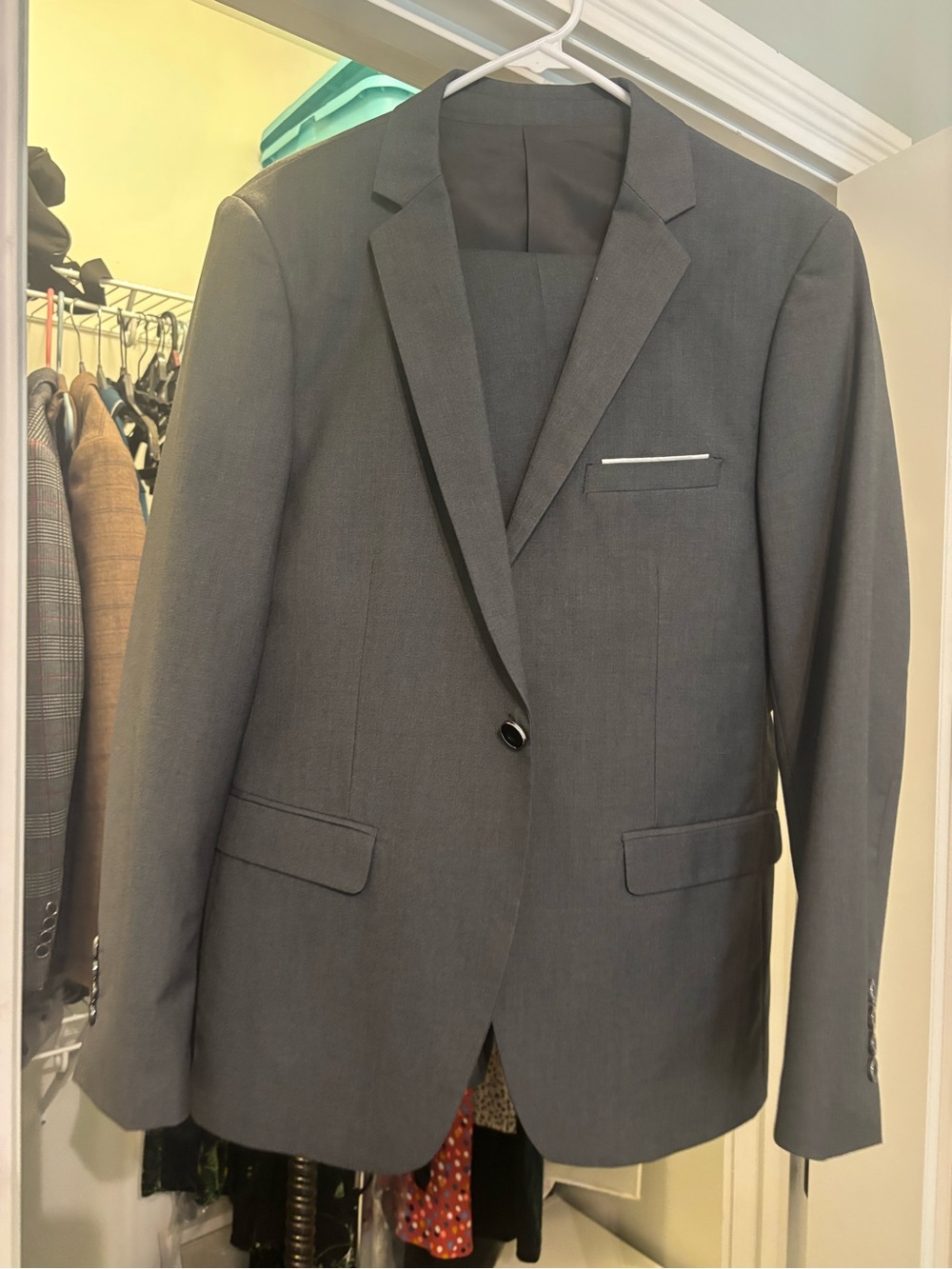 Classic Men's Gray Single-Button Blazer